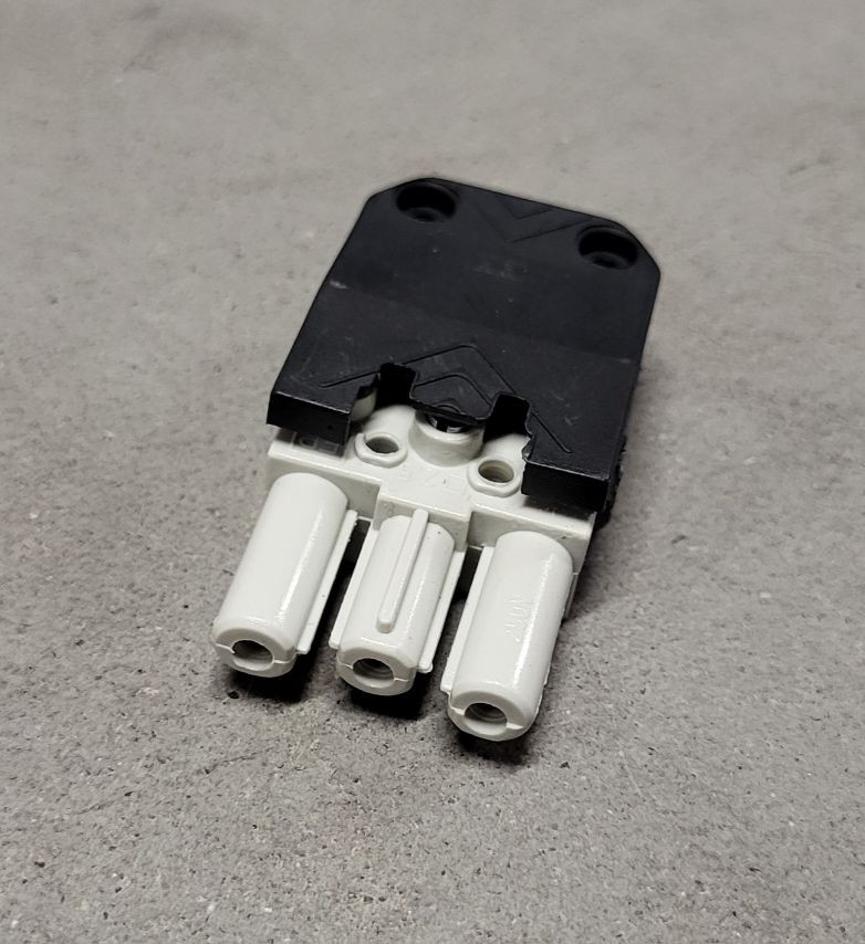 Fiche male grise 3 poles pour pompe  P1 Peltec