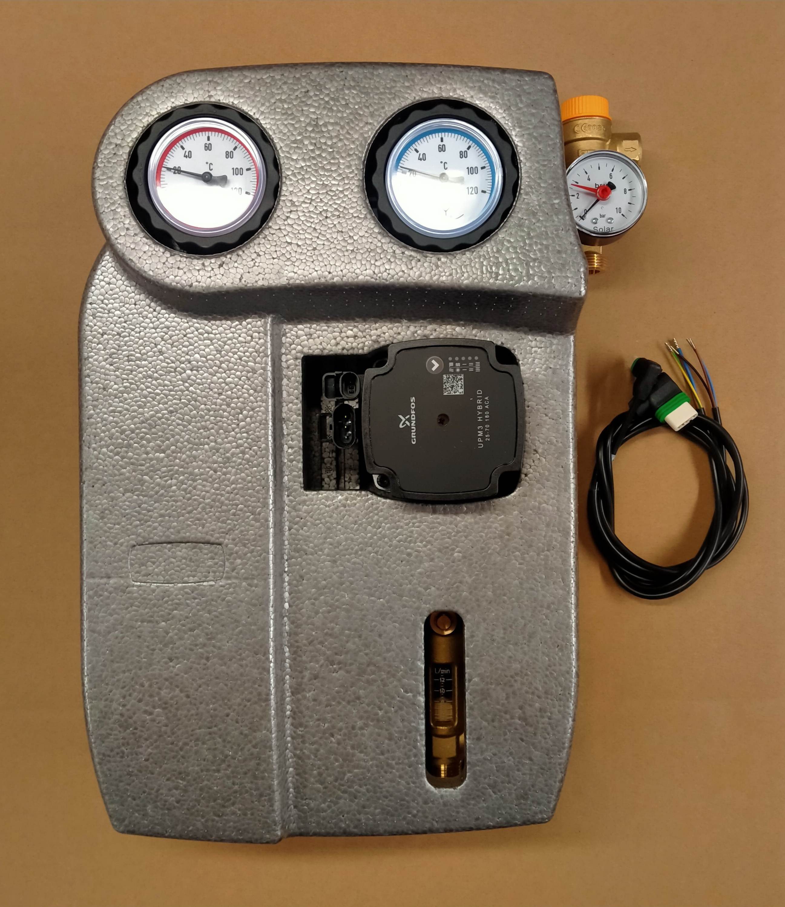 GROUPE HYDRAULIQUE SOLAIRE 12L AVEC DEGAZEUR